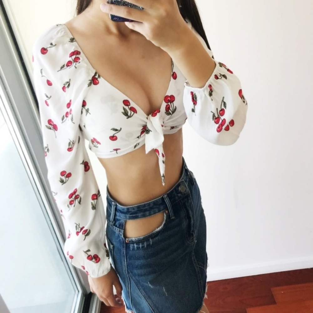Long Sleeved Cherry Printed Cropped Blouse - Picture 5 of 8